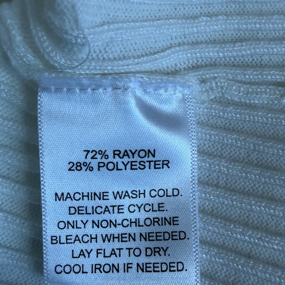 MADISON GREY White sleeveless with mock turtleneck. - Picture 5 of 6